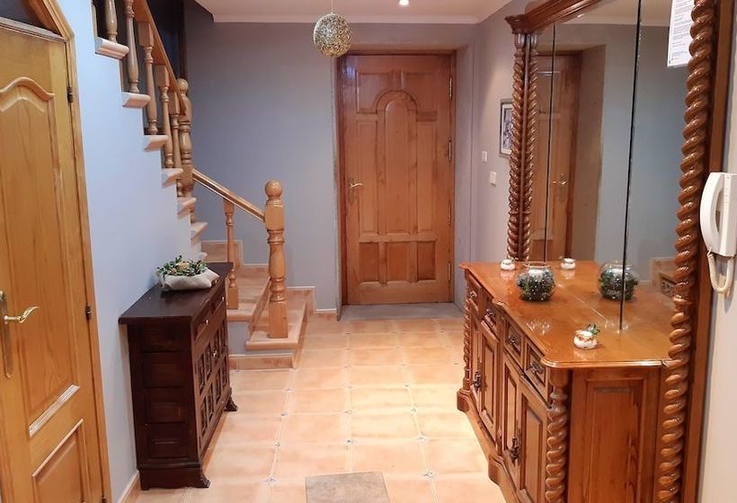 Spacious House With Mountain View In Carboeiro De Francia