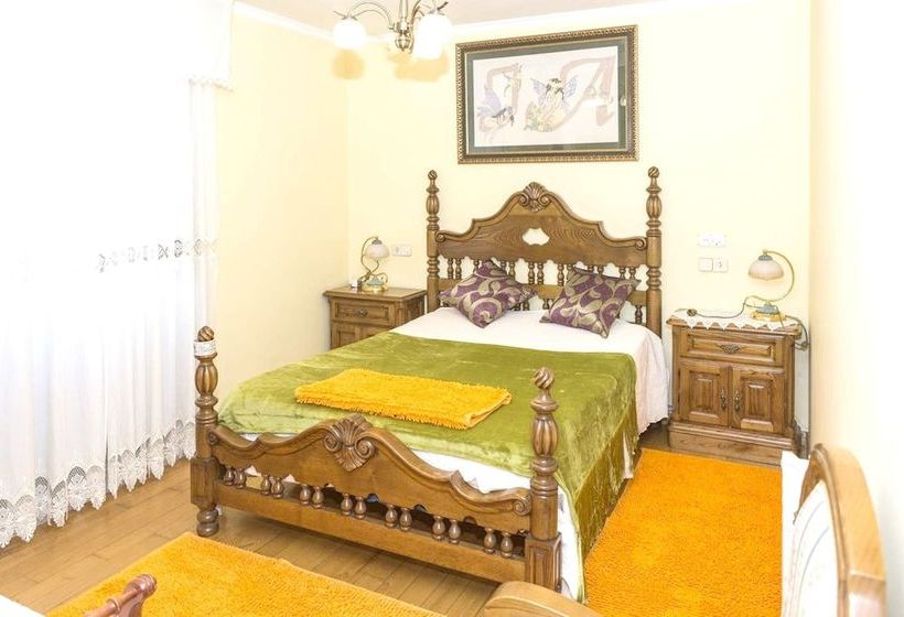 Spacious House With Mountain View In Carboeiro De Francia