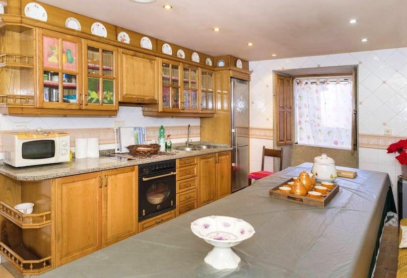 Spacious House With Mountain View In Carboeiro De Francia