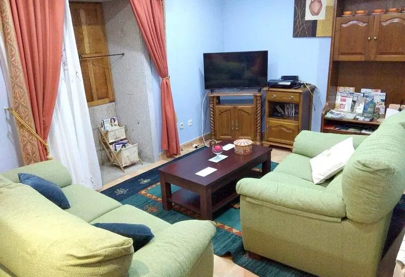 Spacious House With Mountain View In Carboeiro De Francia