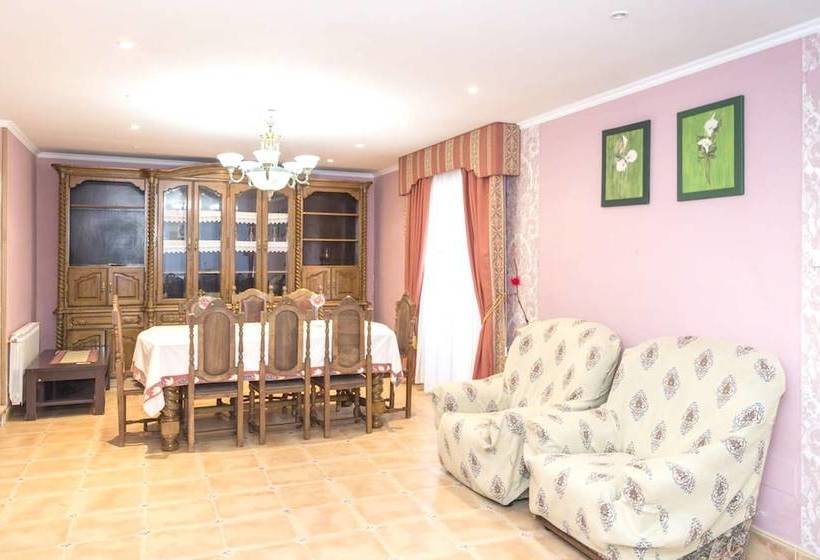 Spacious House With Mountain View In Carboeiro De Francia