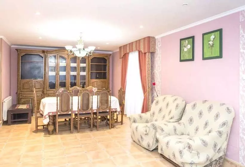 Spacious House With Mountain View In Carboeiro De Francia