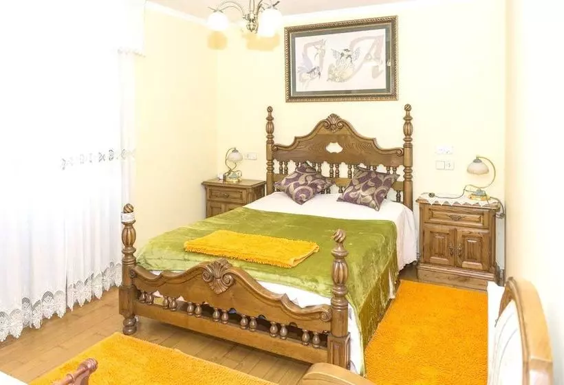 Spacious House With Mountain View In Carboeiro De Francia