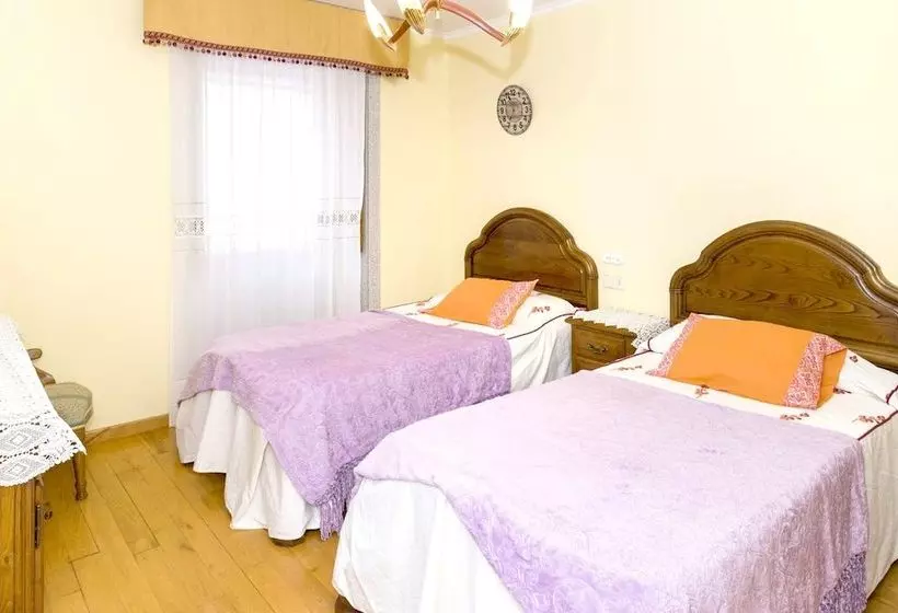 Spacious House With Mountain View In Carboeiro De Francia