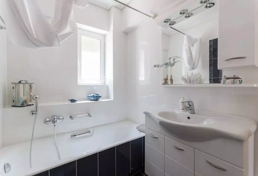 New Stylish Apartment With Sea View