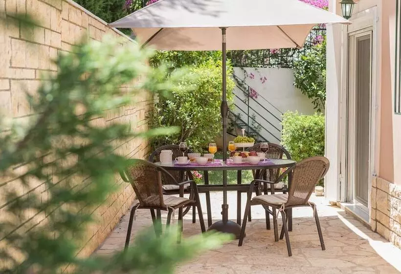 New Stylish Apartment With Sea View