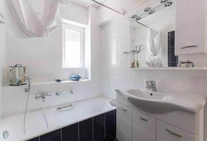 New Stylish Apartment With Sea View