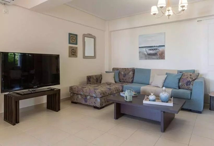 New Stylish Apartment With Sea View