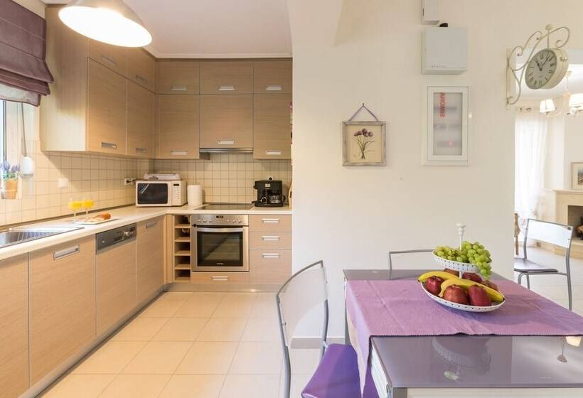 New Stylish Apartment With Sea View