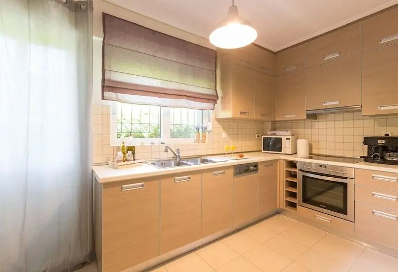 New Stylish Apartment With Sea View