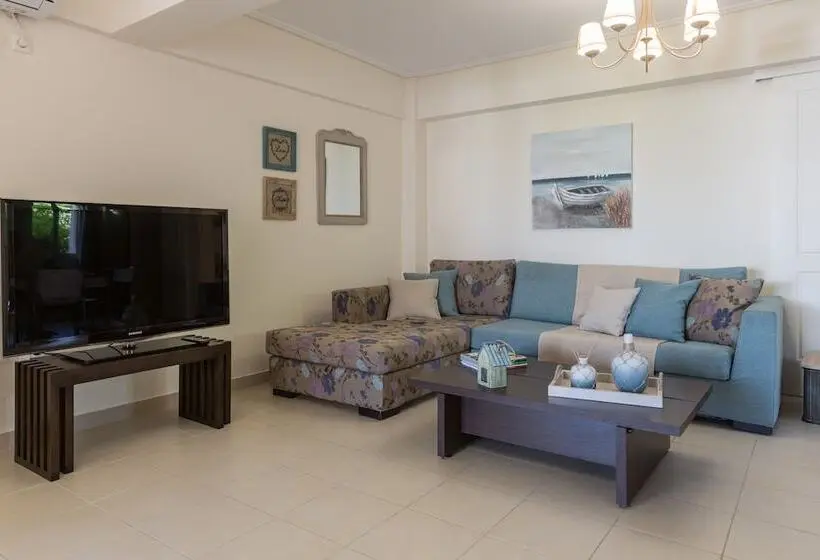New Stylish Apartment With Sea View