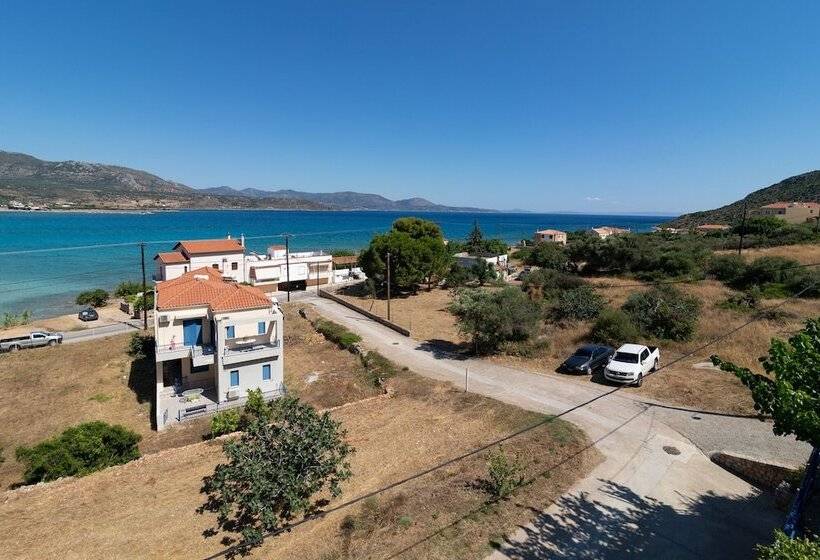 Seaview Flat Steps To The Beach
