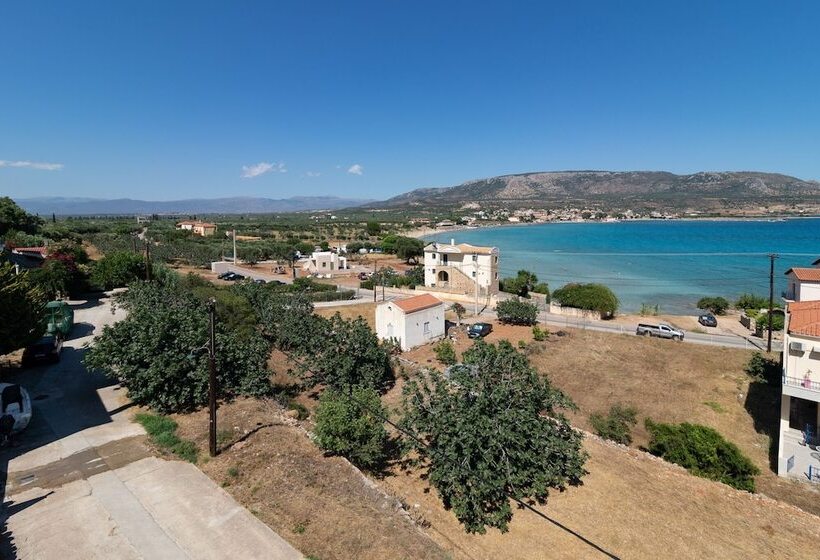 Seaview Flat Steps To The Beach
