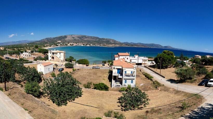 Seaview Flat Steps To The Beach