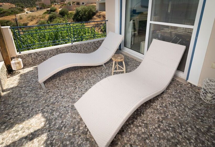 Seaview Flat Steps To The Beach