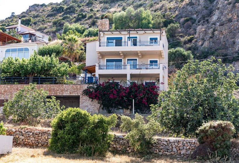 Seaview Flat Steps To The Beach