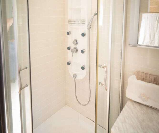 Seaview Flat Steps To The Beach