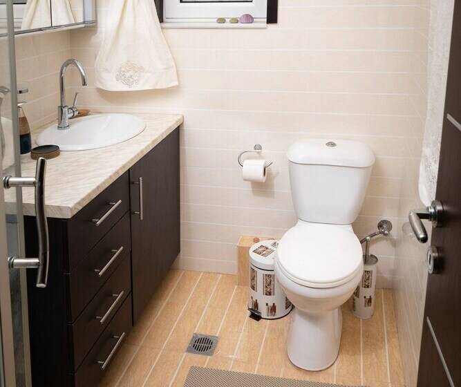 Seaview Flat Steps To The Beach