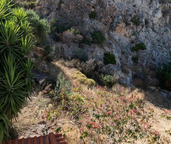 Seaview Flat Steps To The Beach