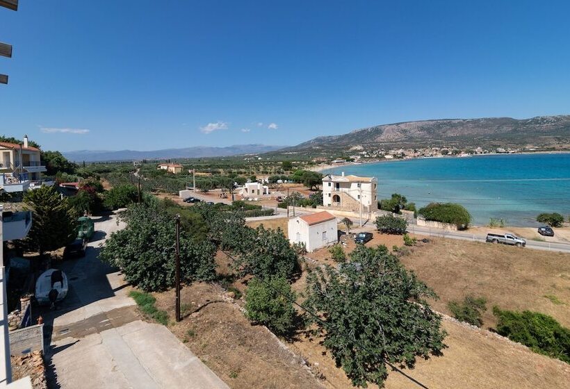 Seaview Flat Steps To The Beach