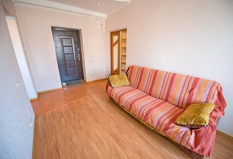 Apartment On Verhneportovaya 2a
