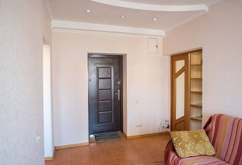 Apartment On Verhneportovaya 2a