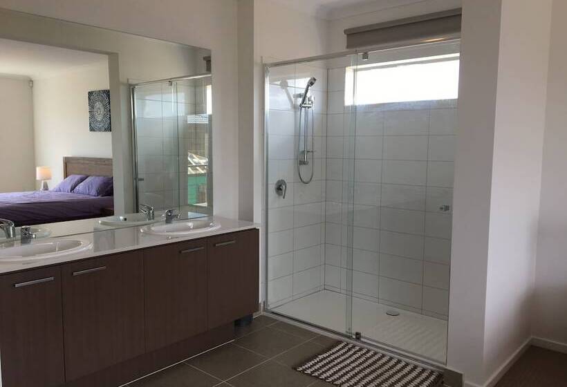 Apple House Point Cook