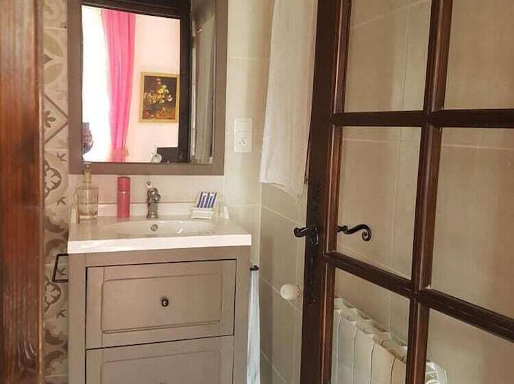 تختخواب و صبحانه Chambre D Hotes Presbytère St Symphorien