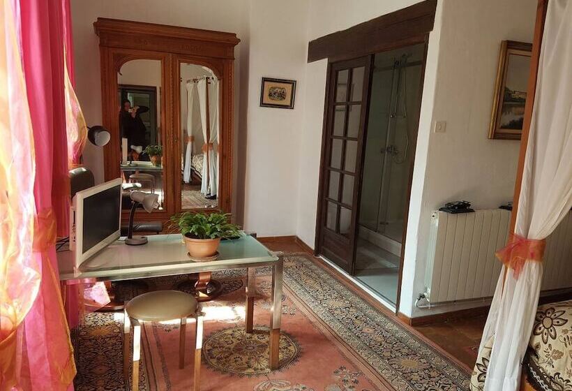 تختخواب و صبحانه Chambre D Hotes Presbytère St Symphorien