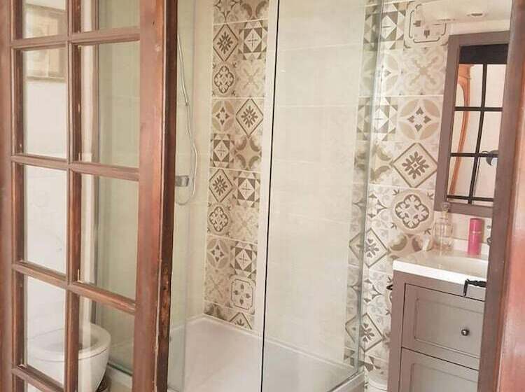 تختخواب و صبحانه Chambre D Hotes Presbytère St Symphorien