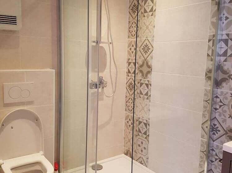 تختخواب و صبحانه Chambre D Hotes Presbytère St Symphorien