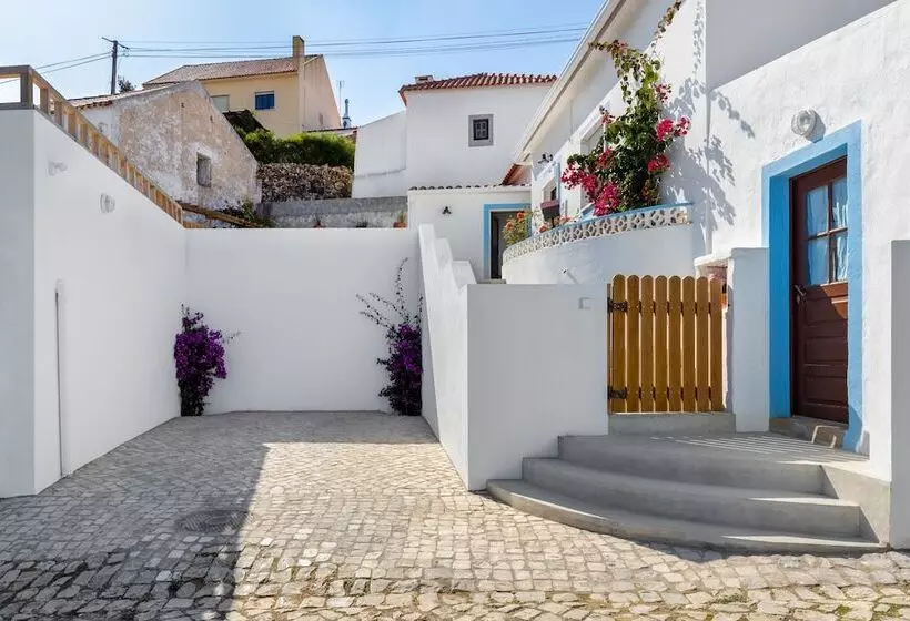 Carvoeira Surf & Family Villa