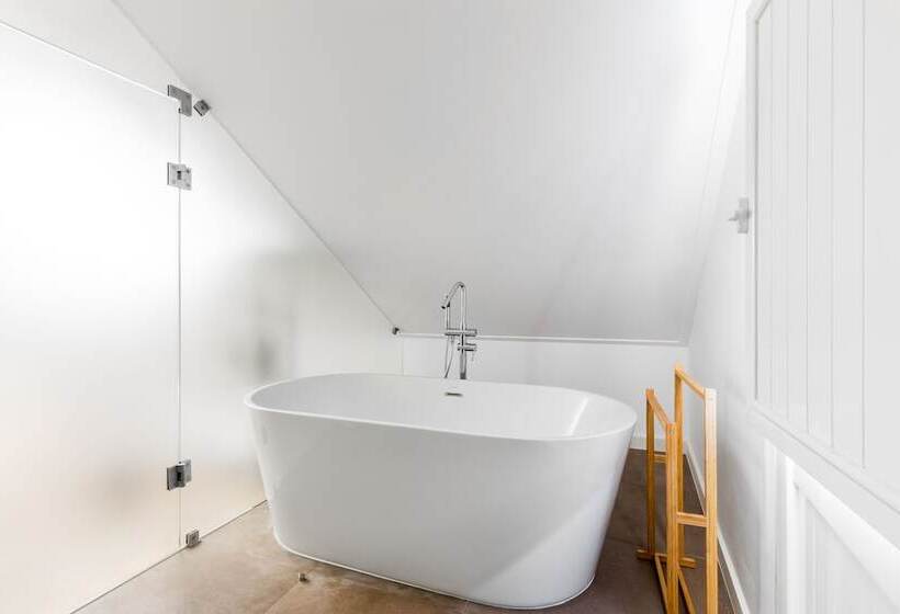 Carvoeira Surf & Family Villa