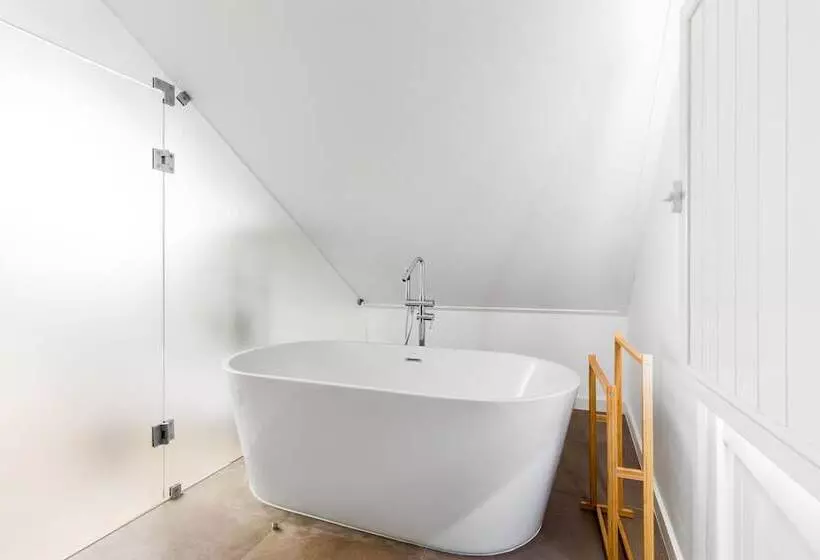 Carvoeira Surf & Family Villa