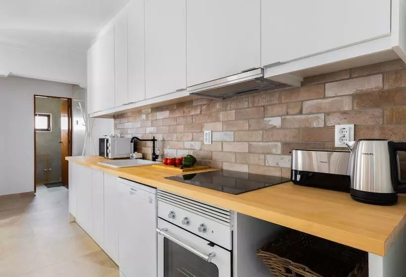 Carvoeira Surf & Family Villa