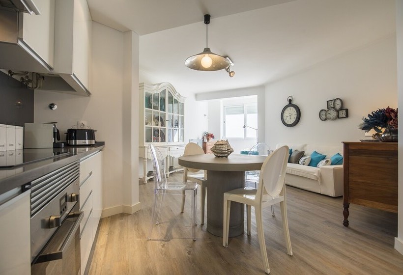 Cozy Seaview Apartment