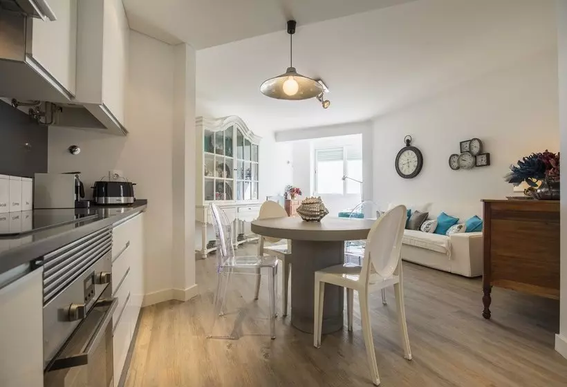 Cozy Seaview Apartment