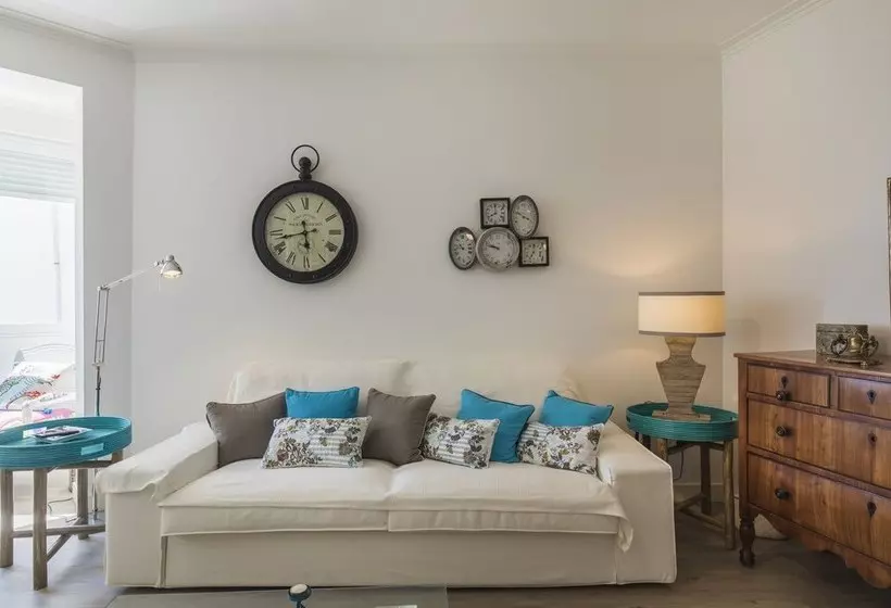 Cozy Seaview Apartment