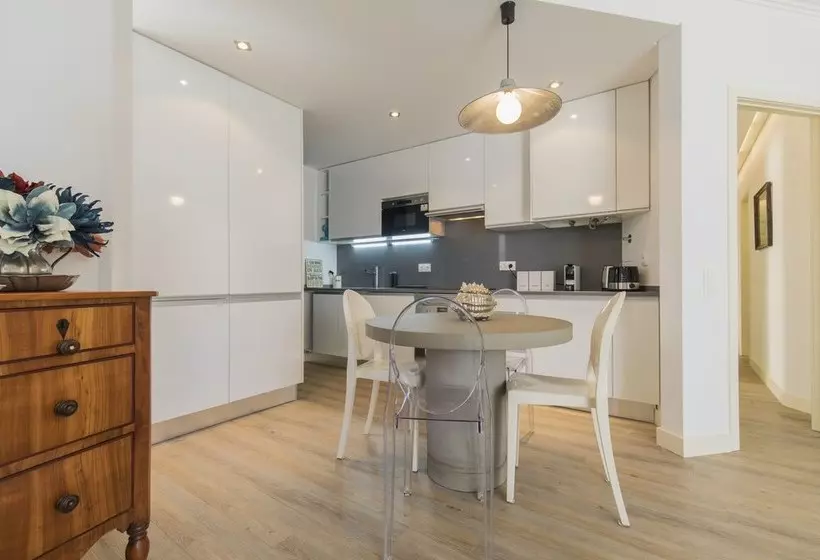 Cozy Seaview Apartment