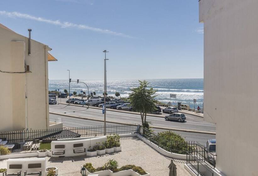 Cozy Seaview Apartment