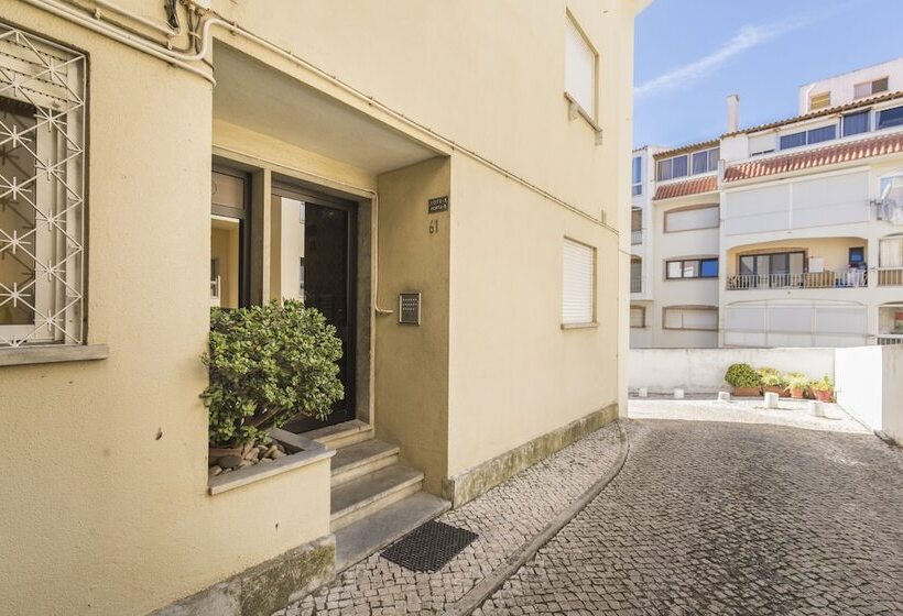 Cozy Seaview Apartment