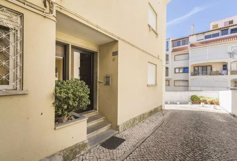 Cozy Seaview Apartment