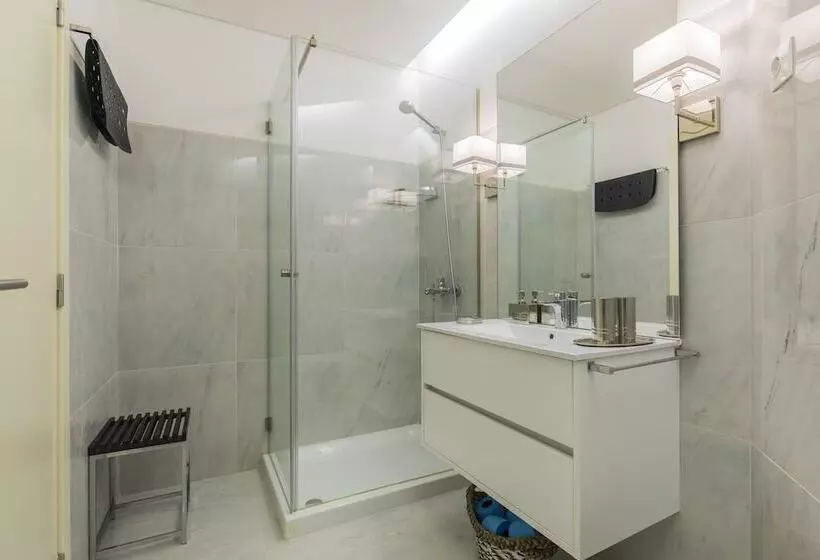 Cozy Seaview Apartment