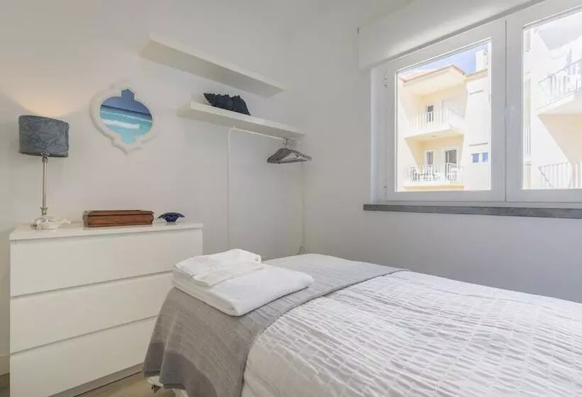 Cozy Seaview Apartment