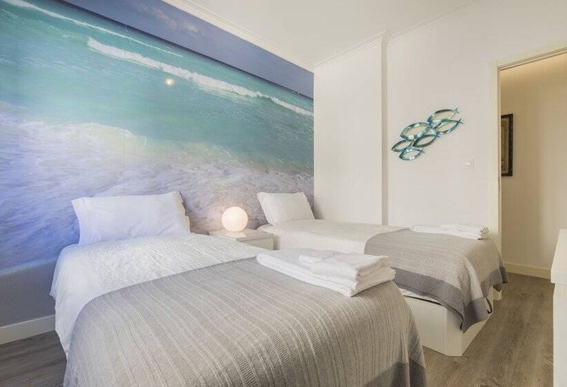 Cozy Seaview Apartment