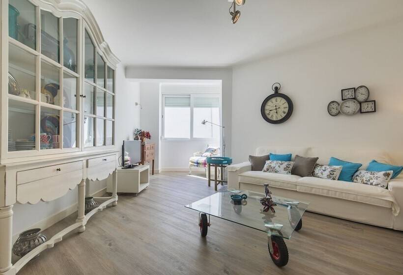 Cozy Seaview Apartment