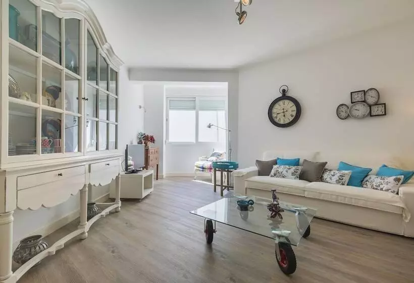 Cozy Seaview Apartment