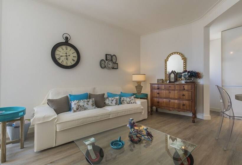 Cozy Seaview Apartment