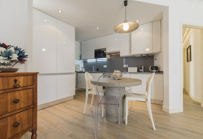 Cozy Seaview Apartment