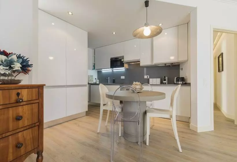 Cozy Seaview Apartment